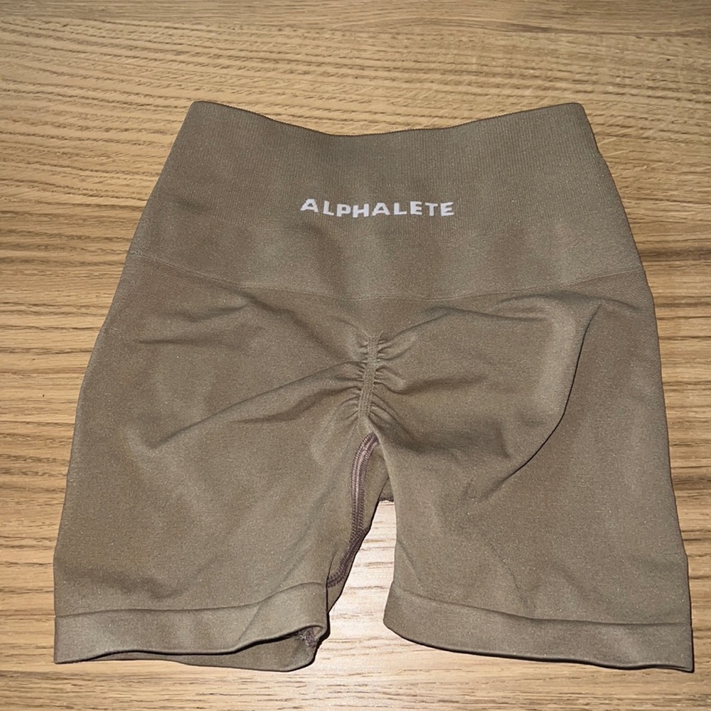 Alphalete amplify chai shorts 4.5 length